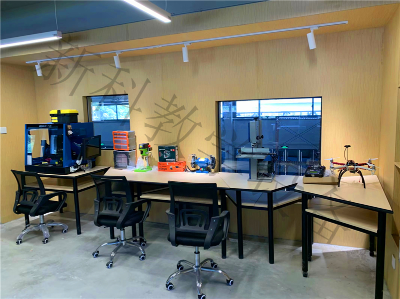 中學(xué)創(chuàng)客實驗室