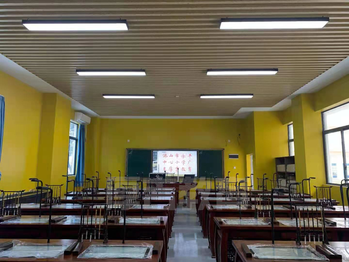 學校<a href='http://m.591123.cn/chanpin/57-1.html' target='1' style='font-size:18px; font-weight:bold; color:#000000;'>書法室</a>