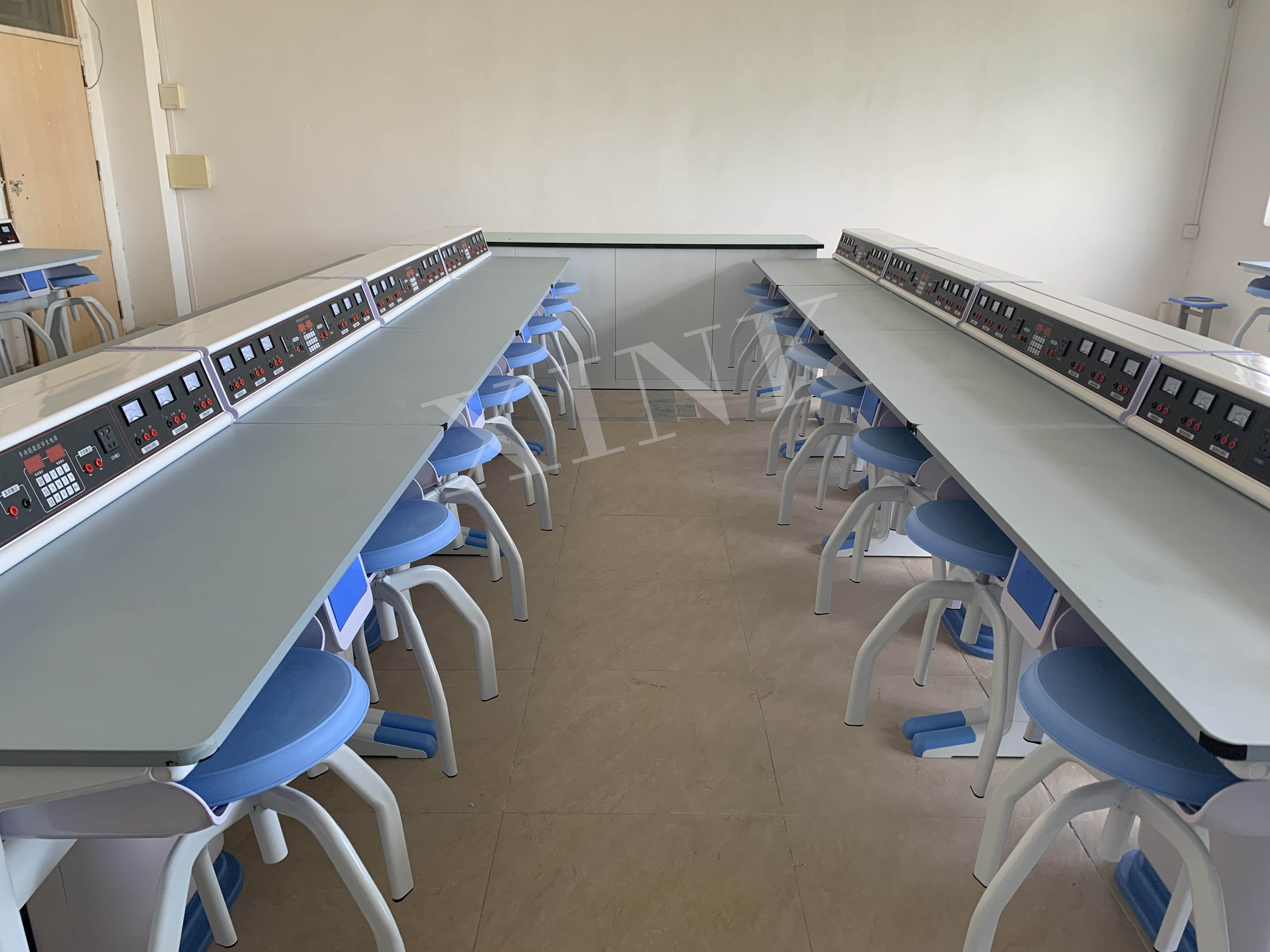 <a href='http://m.591123.cn/' target='1' style='font-size:14px; font-weight:bold; color:#0080ff;'>物理實驗室</a>