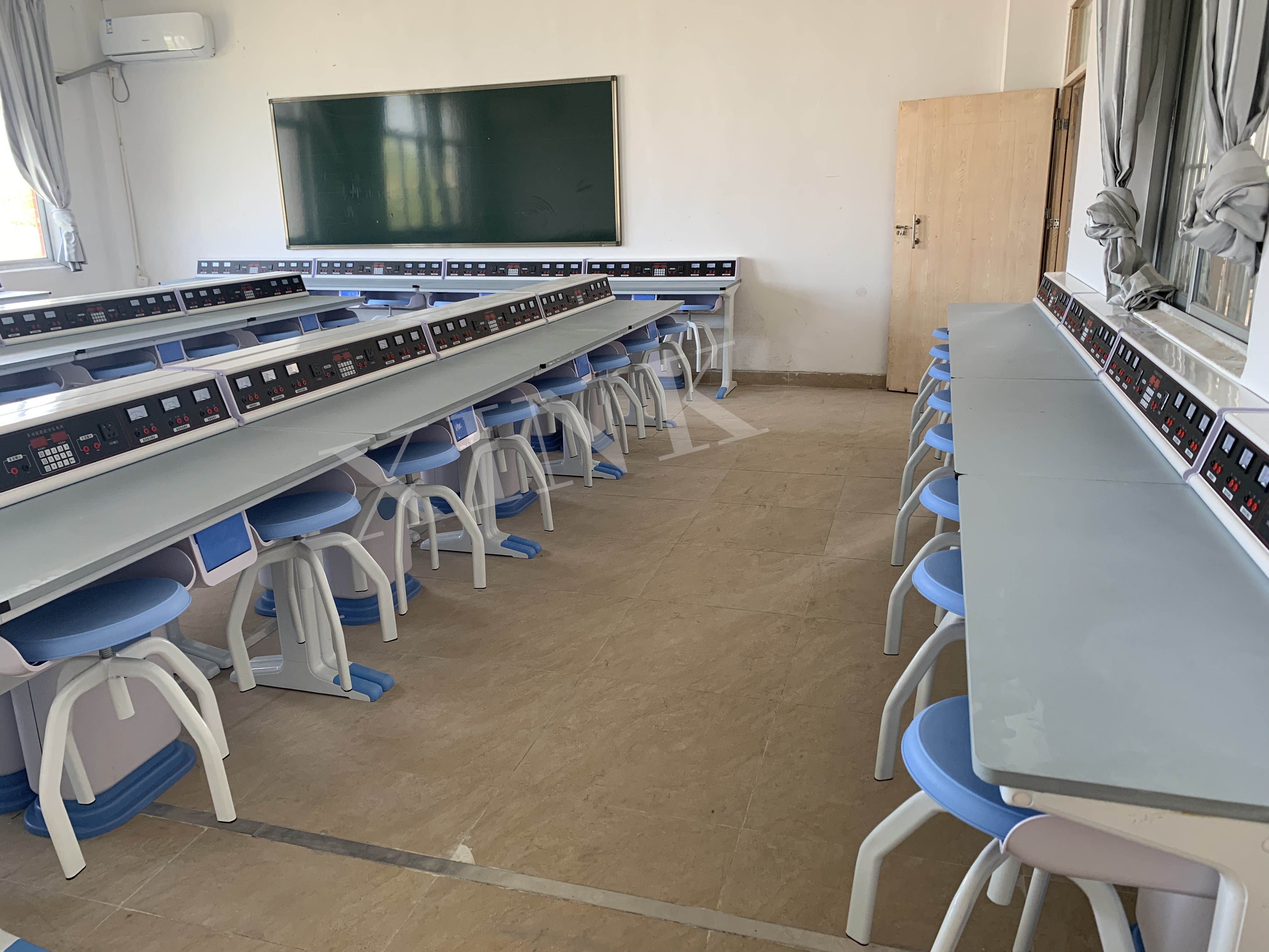 <a href='http://m.591123.cn/' target='1' style='font-size:14px; font-weight:bold; color:#0080ff;'>物理實驗室</a>