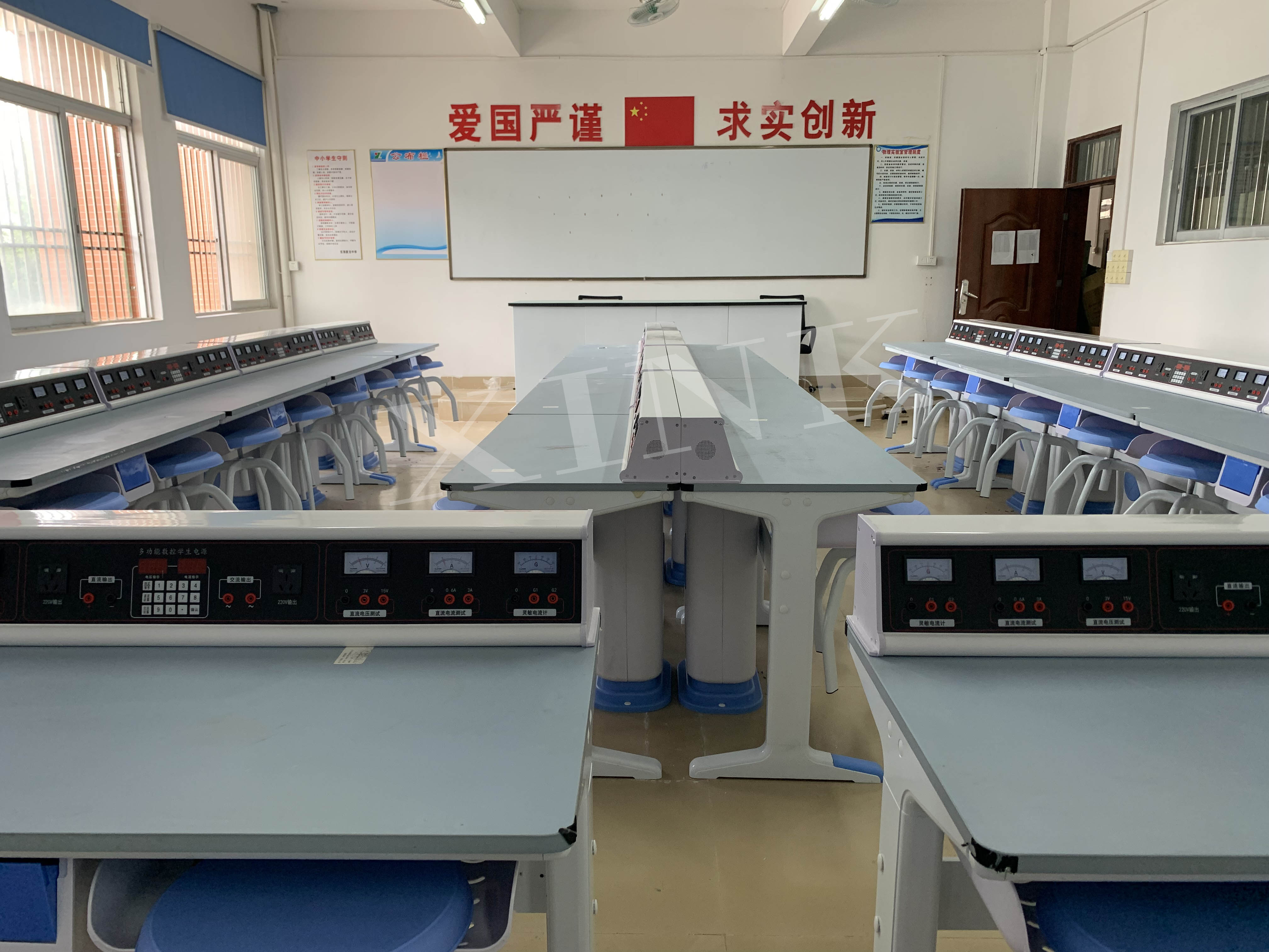 <a href='http://m.591123.cn/' target='1' style='font-size:14px; font-weight:bold; color:#0080ff;'>物理實驗室</a>