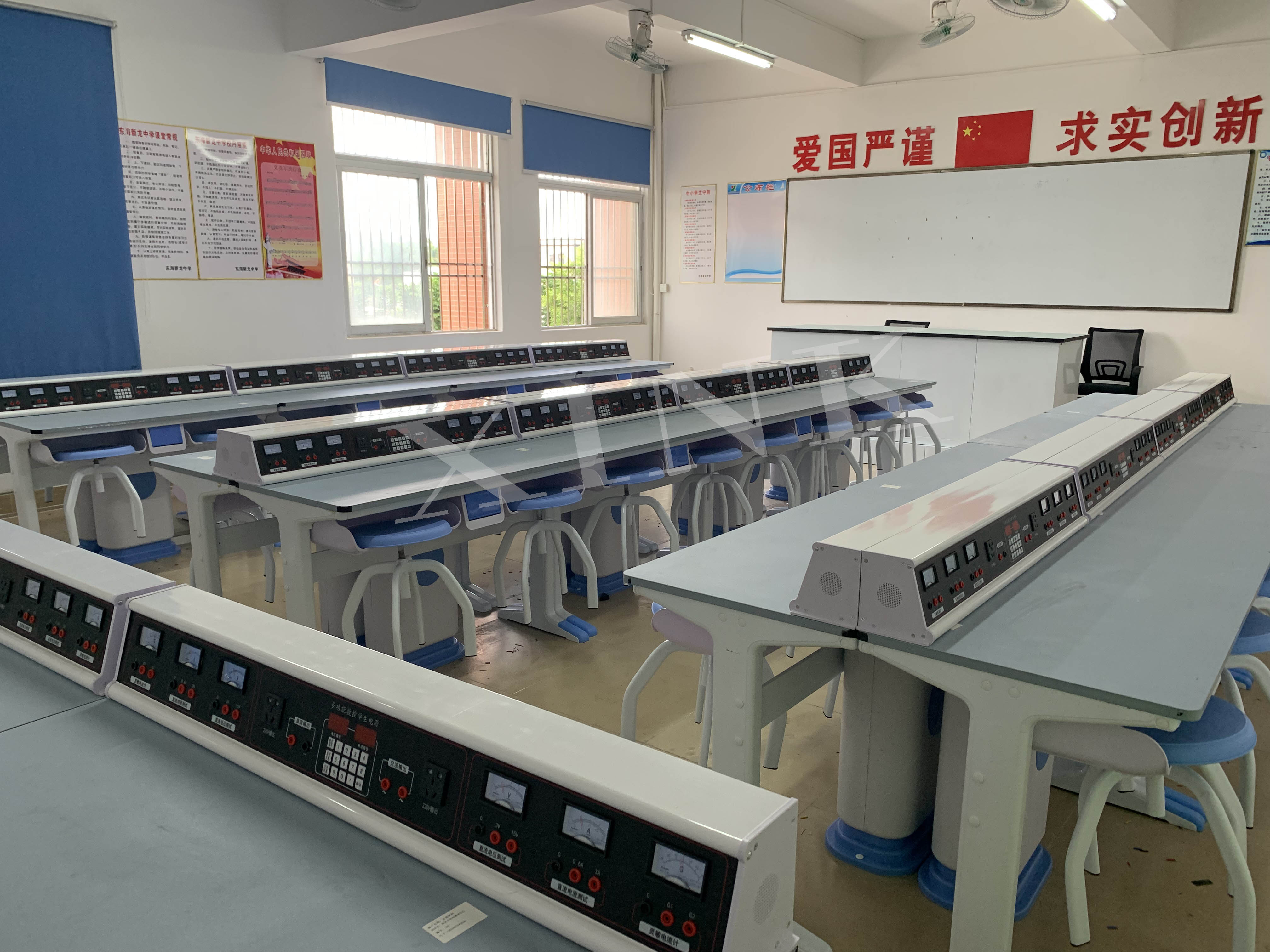 電學<a href='http://m.591123.cn/' target='1' style='font-size:14px; font-weight:bold; color:#0080ff;'>物理實驗室</a>