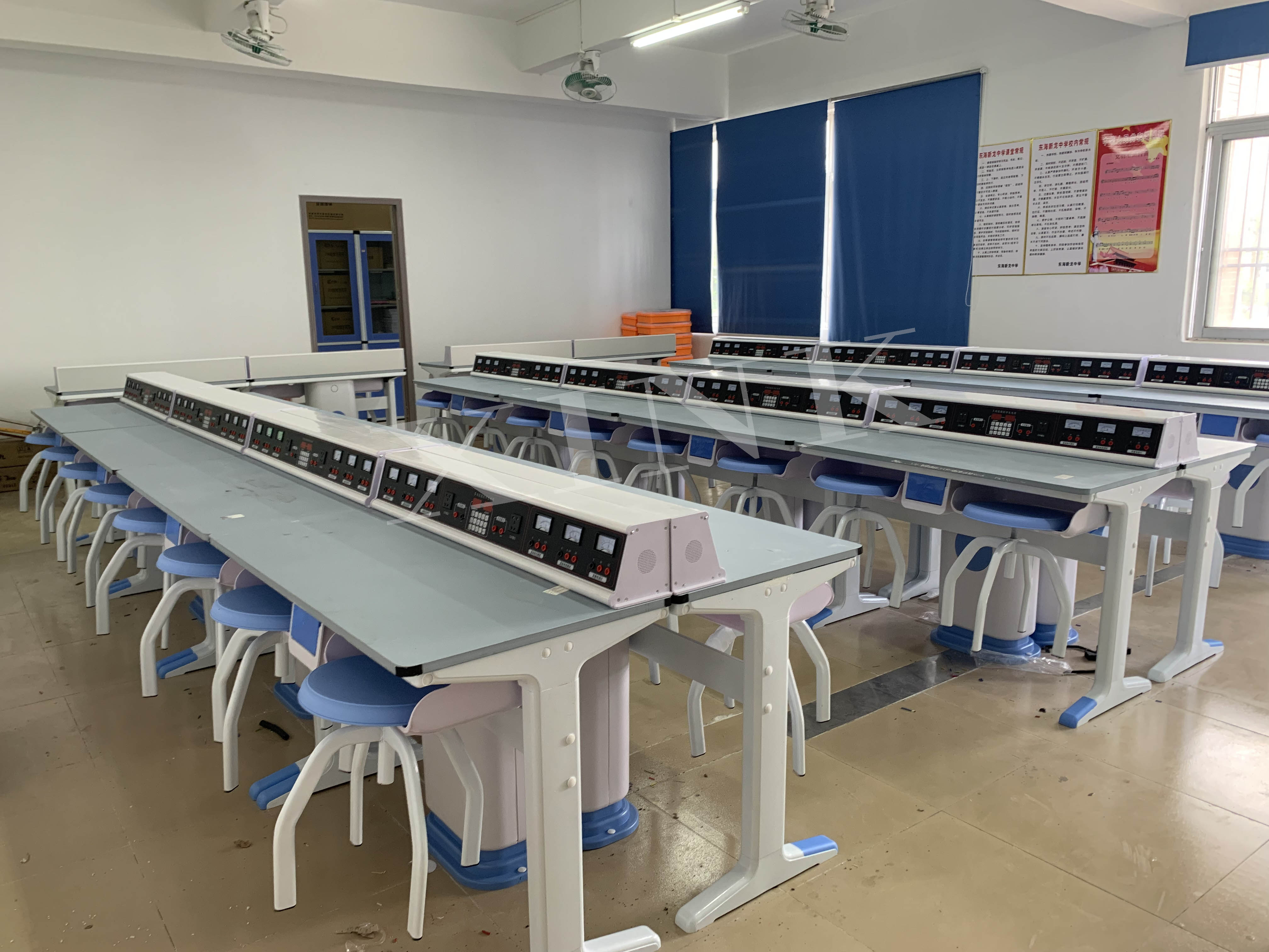 <a href='http://m.591123.cn/' target='1' style='font-size:14px; font-weight:bold; color:#0080ff;'>物理實驗室</a>