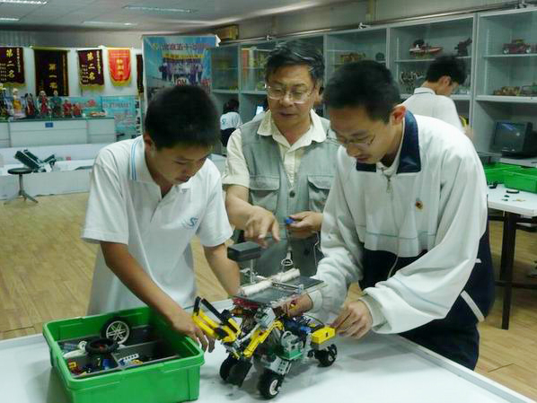 <a href='http://m.591123.cn/chanpin/60-1.html' target='1' style='font-size:18px; font-weight:bold; color:#000000;'>機器人功能室</a>