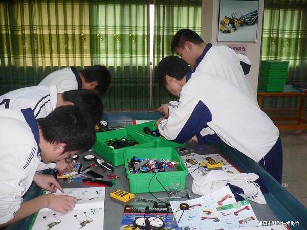 <a href='http://m.591123.cn/chanpin/60-1.html' target='1' style='font-size:18px; font-weight:bold; color:#000000;'>機器人功能室</a>2